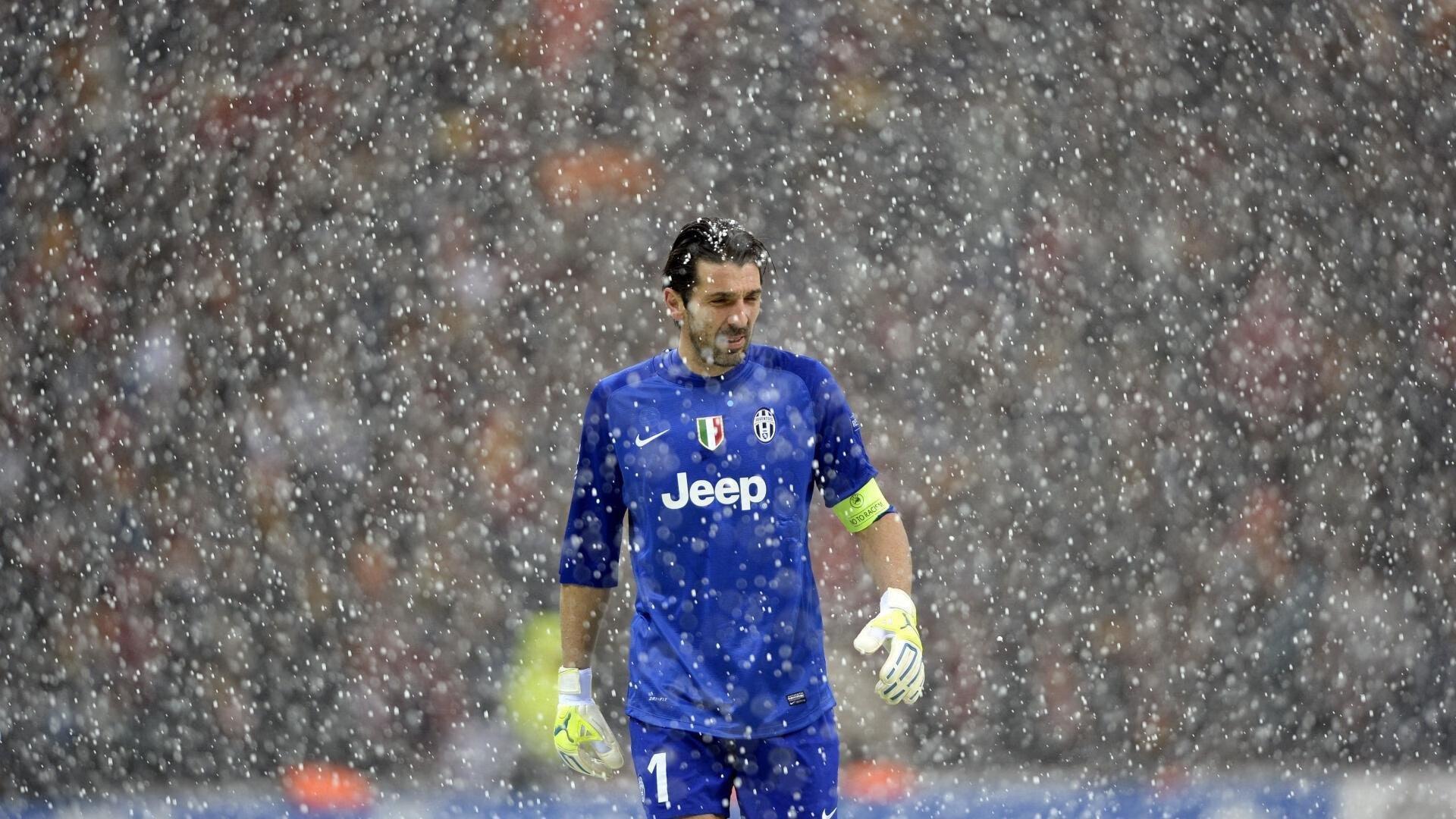 中国体彩_冲突疑云！施罗德赛后更衣室通道险挥拳东契奇 艾顿成关键和平使者