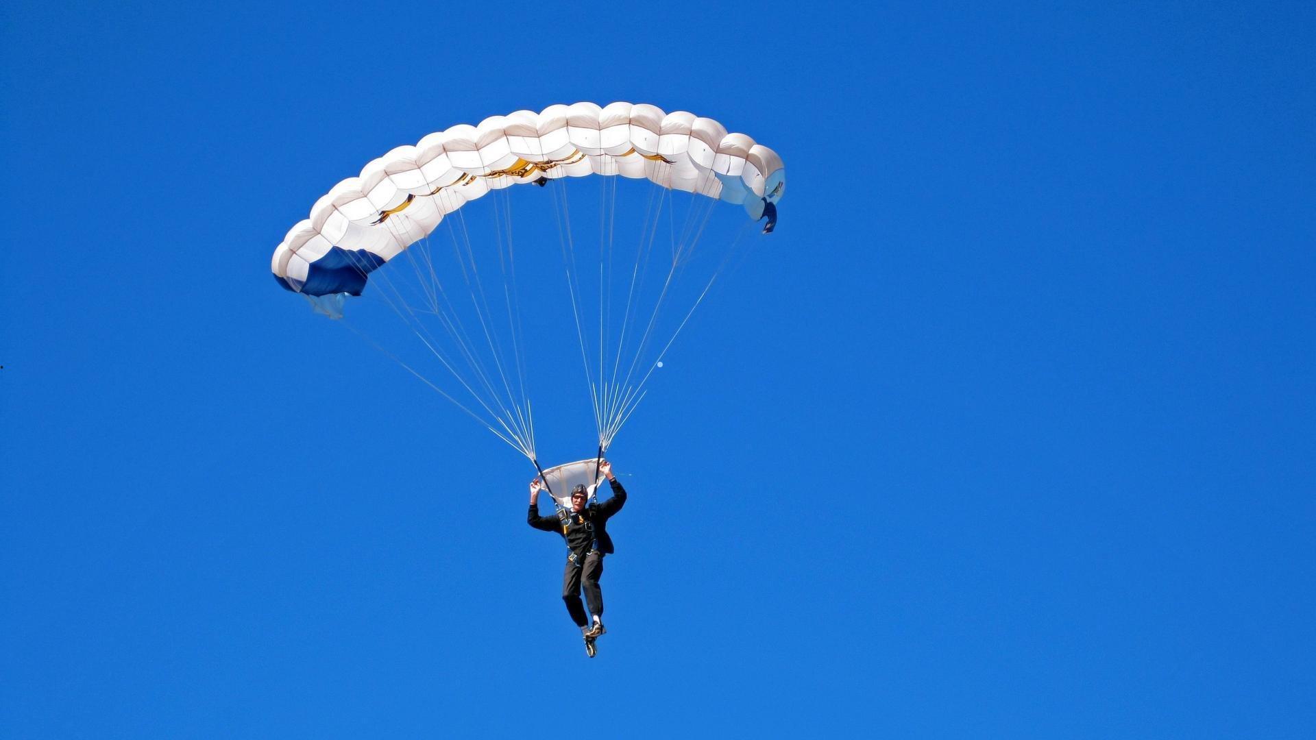 卡里克首签震撼足坛！曼联强挖沙特豪门核心引爆夏窗