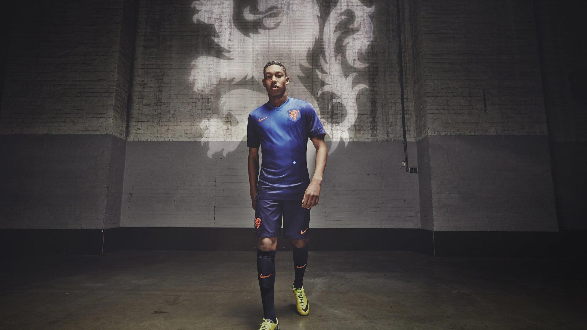 血染战袍头球立勋，科穆佐力压群雄获评佛罗伦萨战平AC米兰之役最佳